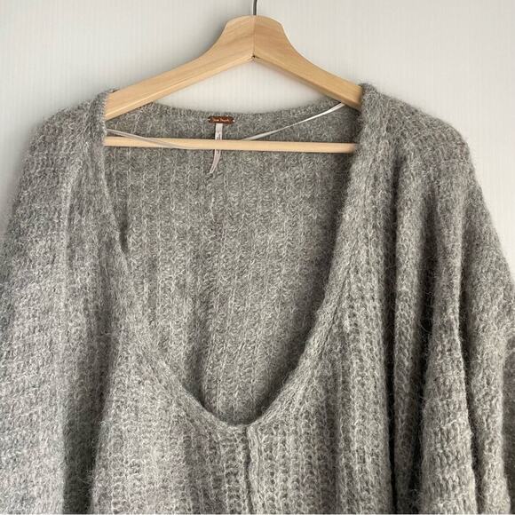 Free People Moonbeam long sleeve v-neck slouchy ribbed knit pullover sweater Lg - Picture 4 of 7